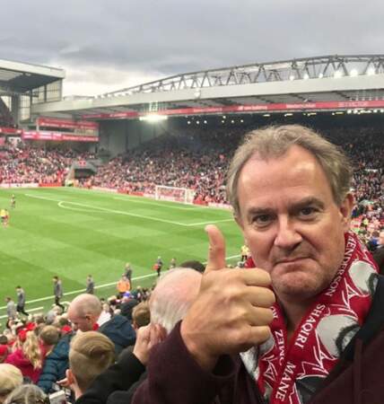 L'acteur Hugh Bonneville était super content d'assister à un match de Liverpool. 