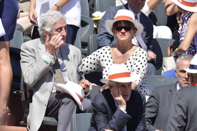 Jean-Loup Dabadie n'a dans un premier temps pas opté pour le chapeau au bandeau orange.