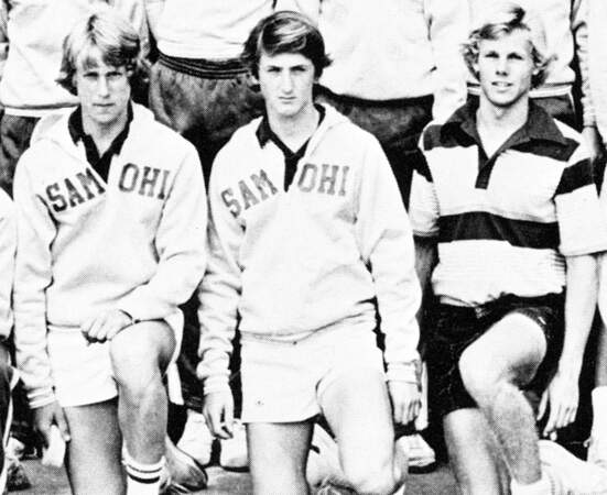 Sean Penn au centre avec les membres de son équipe de tennis en 1978