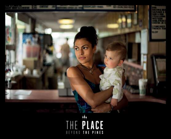 The Place beyond the Pines, drame dans lequel elle rencontre Ryan Gosling, qui devient son compagnon à la ville.