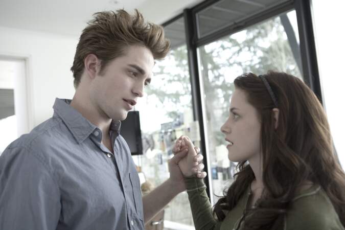 Puis de 2008 à 2012, il est Edward Cullen et fait fondre Kristen Stewart dans la saga Twilight
