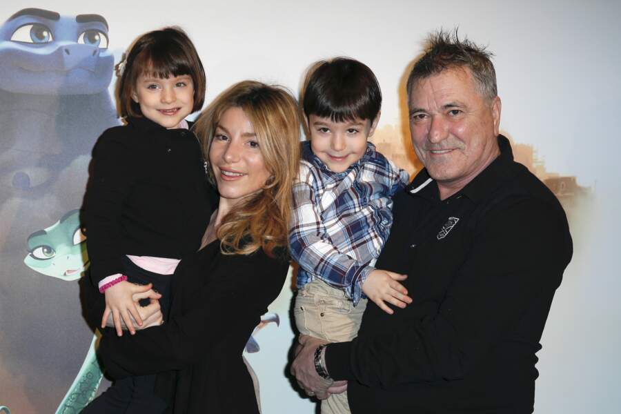 Jean-Marie bigard accompagné de Lola Marois et de leurs deux enfants à la Première Sahara