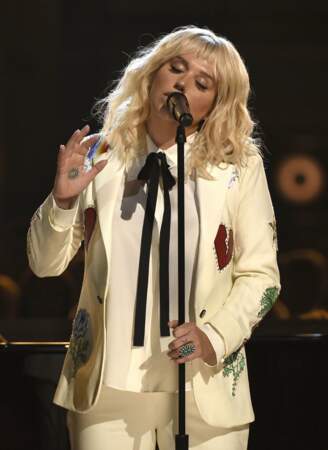 Kesha, elle, a interprété un titre de Bob Dylan 