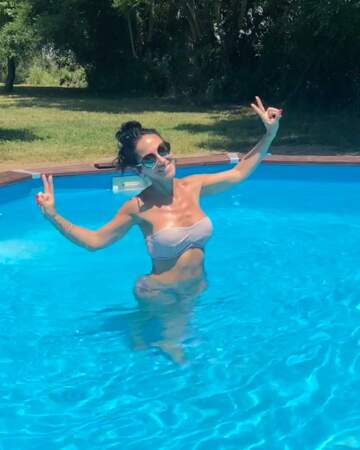 Fabienne Carat donne le ton avec une photo traditionnelle en direct de la piscine !
