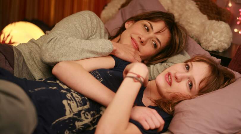 Dans LOL (2008), Sophie Marceau joue la maman divorcée de Lola (Christa Theret), une lycéenne de 16 ans. 