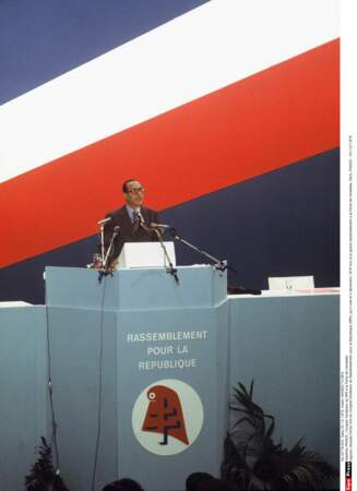 Mais Chirac a de la ressource : il fonde son propre parti, le RPR. Sa première présidence... Et c'est parti !