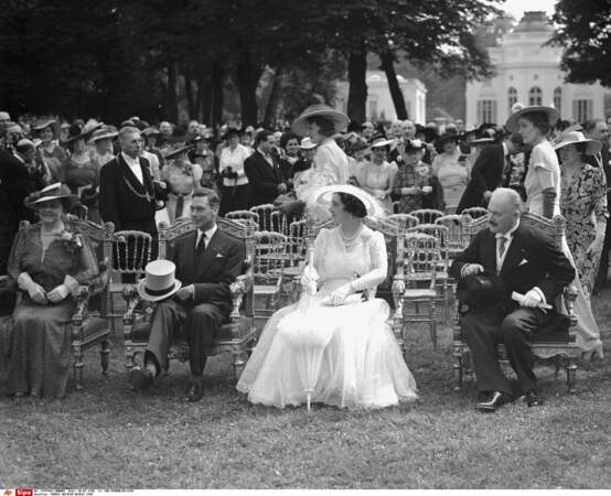 Invités par Albert Lebrun en 1938, le roi George VI et la reine Elisabeth ont profité du jardin de Bagatelle
