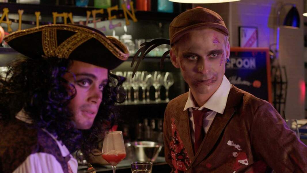 Max (Clément Rémiens) et Bart (Hector Langevin) ont opté pour un déguisement de pirate et de zombie-détective 
