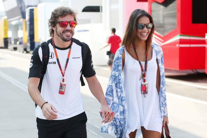Le sportif Fernando Alonso et Lara Alvarez, en couple depuis 2014. 