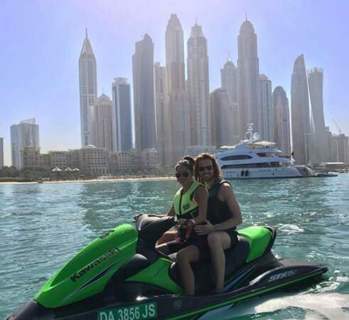 A Dubaï, Maxime et Alizée ne se refusent rien. Un petit tour en jet-ski et ça repart !