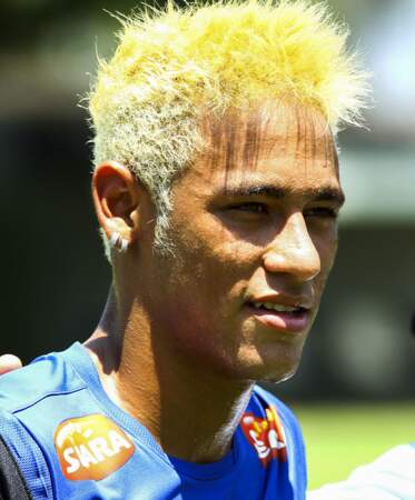 Couleur poussin pour Neymar en 2013