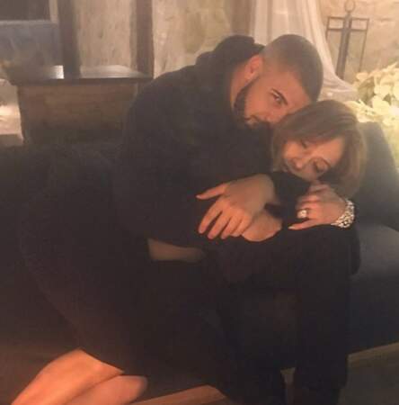 En décembre 2016, elle se rapproche du rappeur Drake, avec notamment cette photo postée sur Instagram 