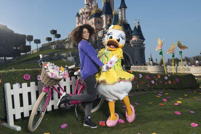 Aurélie Konaté fête le printemps à Disneyland Paris
