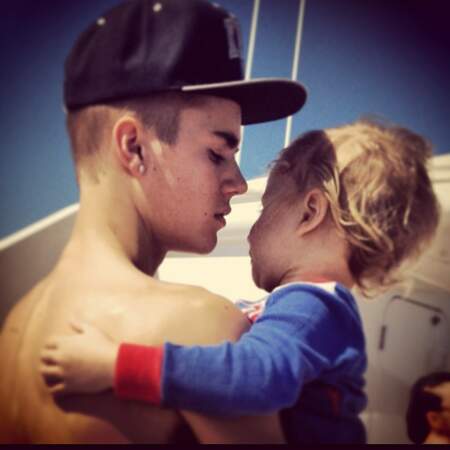 Justin Bieber est très à l'aise avec les enfants