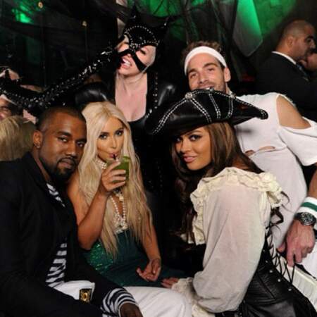Kim Kardashian se déguise en sirène, Kanye West... en Kanye West !