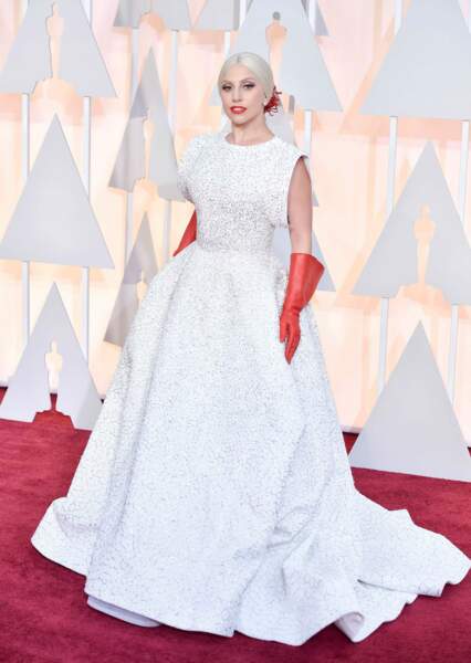 Oscars 2015 : Lady Gaga surprend en osant ... la simplicité ! 