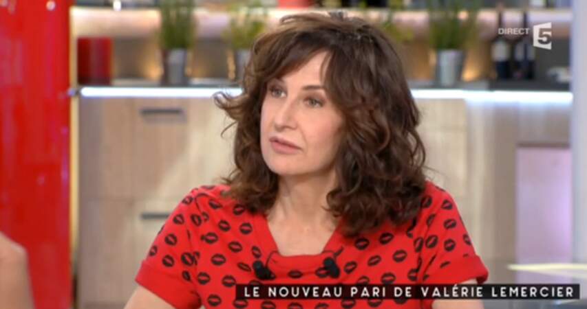 Que pensez-vous du petit t-shirt "bouches" de Valérie Lemercier ?