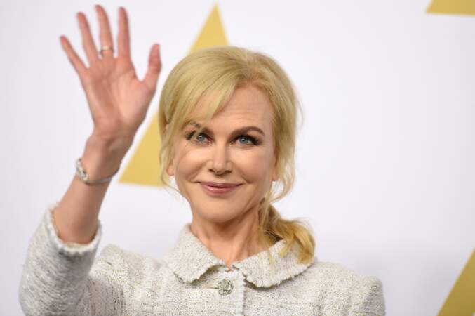 Hey ho ! Ah, tiens, Nicole Kidman essaie d'attirer l'attention sur elle...
