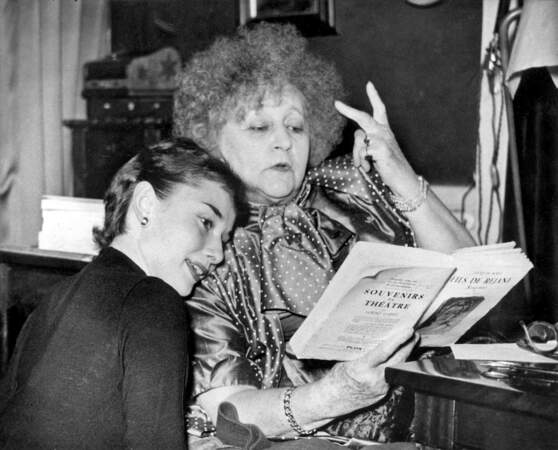 C'est la romancière Colette qui a remarqué puis choisi en 1951 Audrey pour interpréter le rôle de Gigi au théâtre