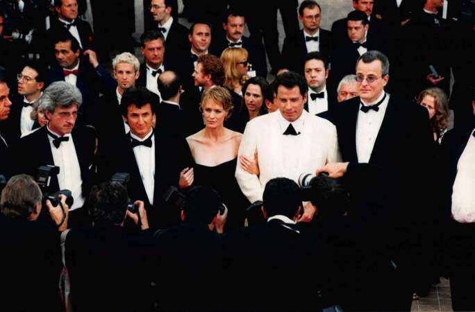 Sean Penn accompagné de Robin Wright, John Travolta et Nick Cassavetes pour "She's so lovely", 1997. 
