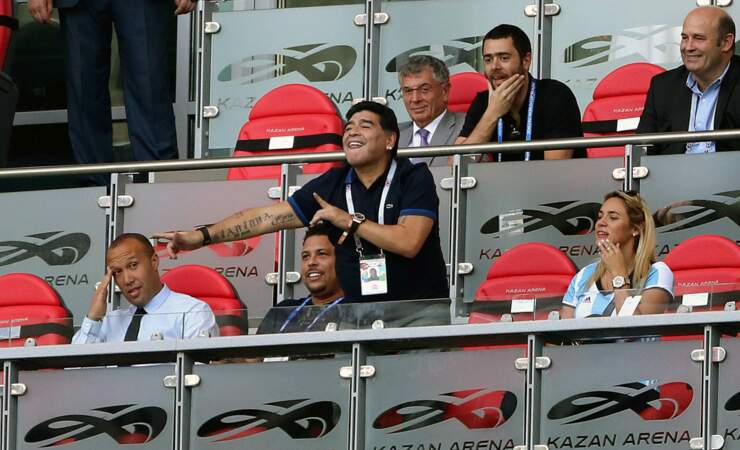 Diego Maradona jubile car l'Argentine mène au score, mais sa joie sera de courte durée. 