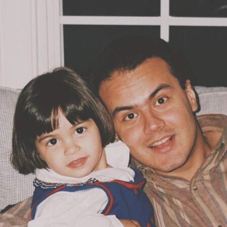 Camila Mendes (Riverdale) aussi présente son papa avec une photo d'enfance