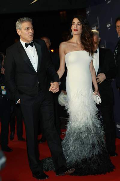 George Clooney et son épouse Amal, qui arborait son joli baby bump !