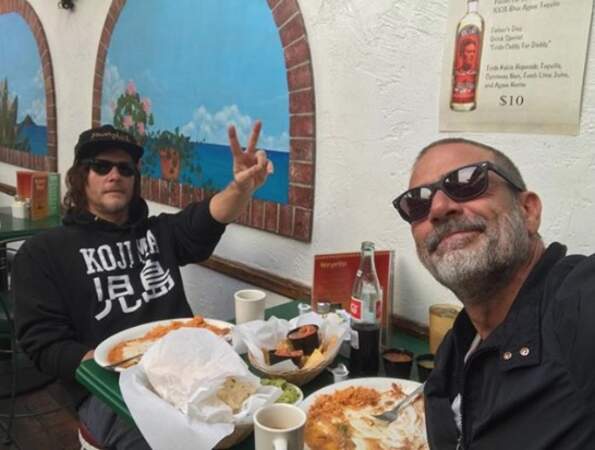 ... Norman Reedus et Jeffrey Dean Morgan en plein repas mexicain... 