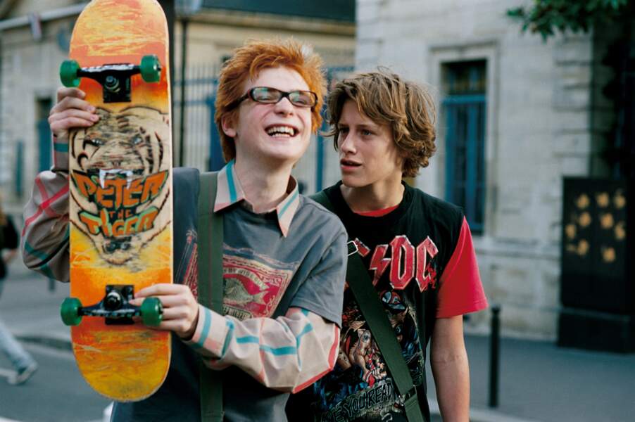 Dans Hellphone (2007), c'est un ado accro à son skateboard et à son portable