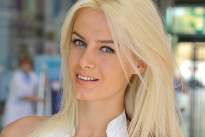 Miss Albanie - Ersela Kurti | Une jolie blonde