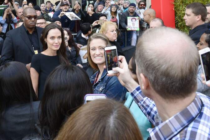 Evidemment, les spectateurs étaient présents pour faire de nombreux selfies avec l'actrice !