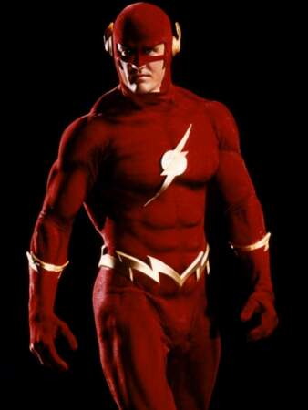 Dans les années 90, Flash a droit à sa série. Et le costume est assez fidèle au comics.