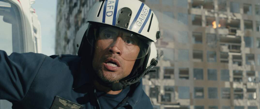 Dans San Andreas (2015), Dwayne Johnson joue un secouriste face à l'ouverture de la faille du même nom.