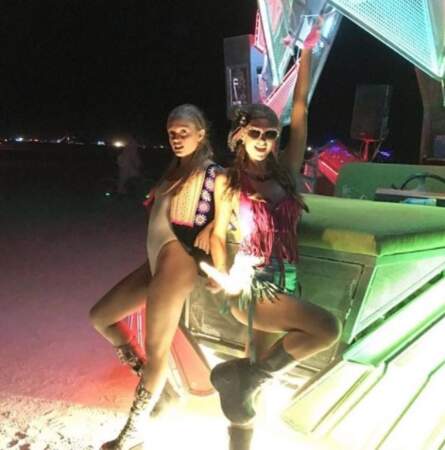 Paris Hilton a elle choisi le festival du Burning Man et son ambiance spatiale 