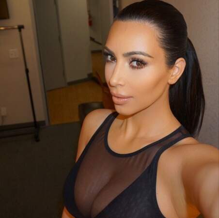 Kim Kardashian, elle, nous propose un selfie super naturel 
