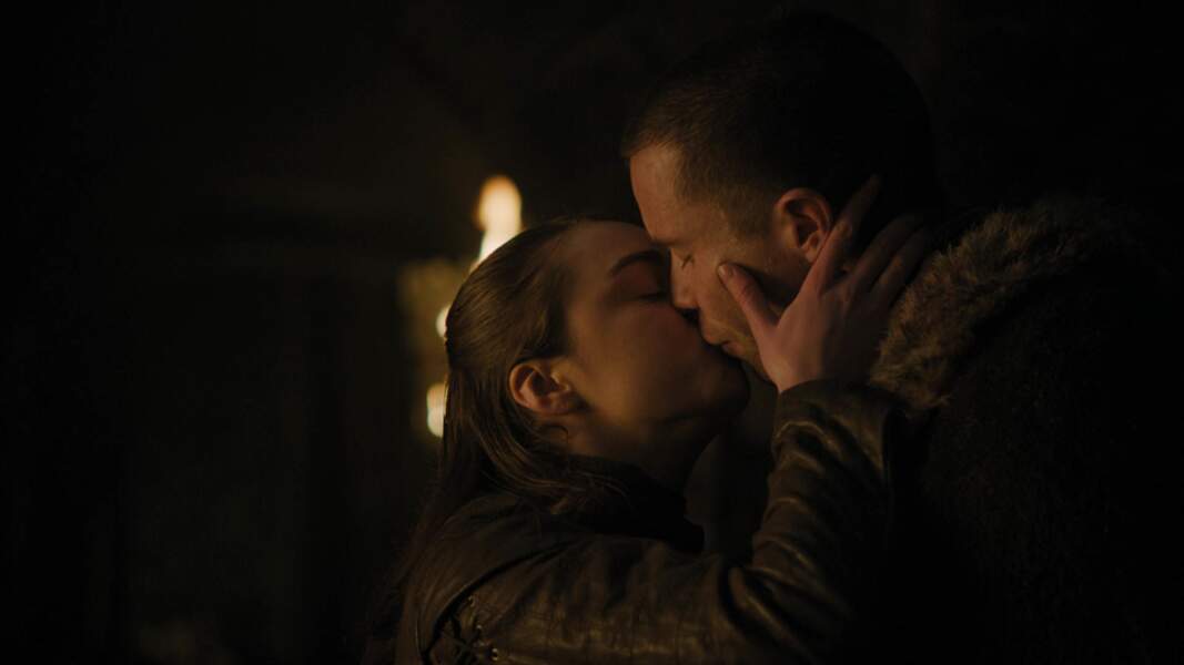 À la veille de la  bataille, Arya et Gendry font l'amour