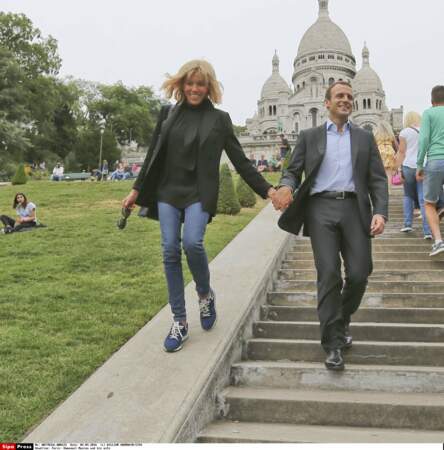 En balade à Montmartre, le couple adopte un style plus décontracté