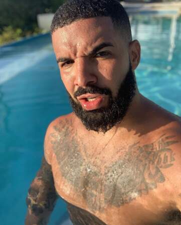 Qui rêvait de voir Drake torse nu ? Voilà, c'est fait. 