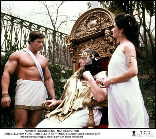Hercule à New-York (1970), le demi-dieu bodybuildé Hercule (Arnold Schwarzenegger) éclipse Ernest Graves.