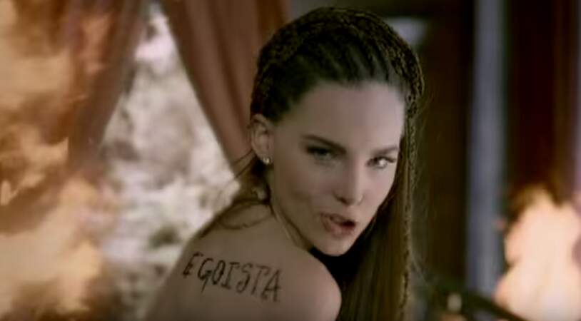 En 2010, après la sortie de 5 albums, elle enregistre un titre avec Pitbull, "Egoista"
