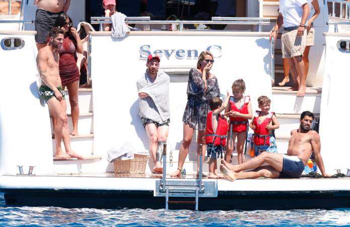 Messi a ramené ses potes footballeurs, Luis Suarez et Cesc Fabregas, sur une luxueuse embarcation