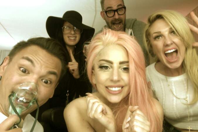Lady Gaga voit la vie (et ses cheveux !) en rose depuis la réélection de Barack Obama