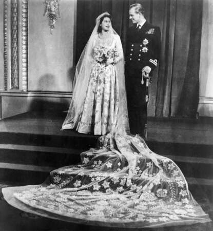 En 1947, la princesse Elisabeth épouse le prince Philip, qui devient duc d'Edimbourg