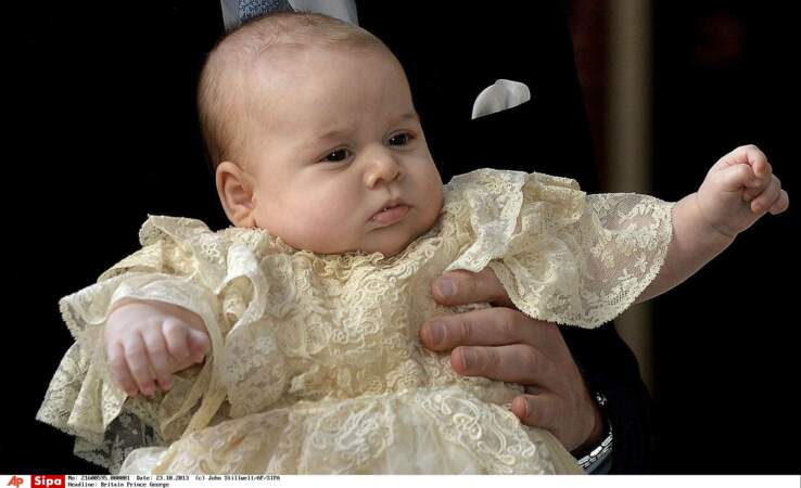 À 3 mois, le "Royal Baby" est baptisé dans la chapelle du Palais Saint-James, à Londres.