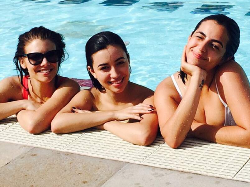 Maggie (Lauren Cohan), Tara (Alanna Masterson) et Rosita (Christian Serratos) infusent dans la piscine...