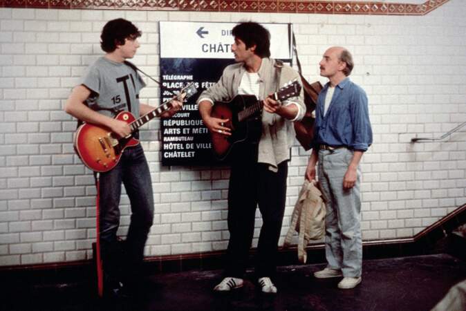 Dans Marche à l'ombre, François et Denis font la manche en chantant dans le métro