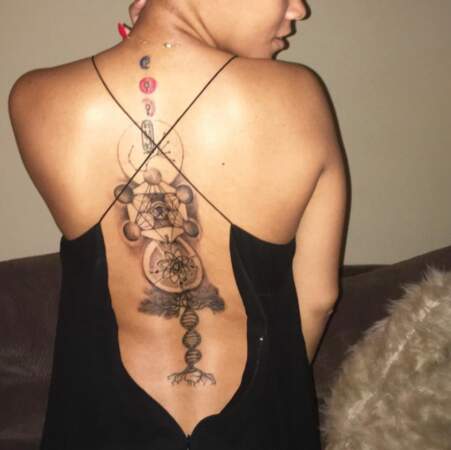 Et Bria, la fille d'Eddy Murphy nous a fait découvrir son immense tatouage dans le dos. 