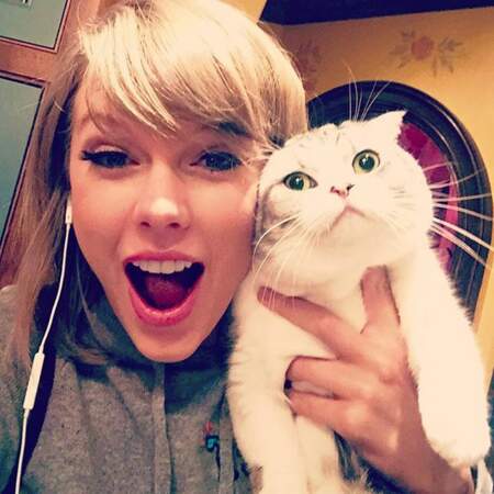 Taylor Swift et son chat Meredith (oui, il a le même nom qu'un certain docteur...)