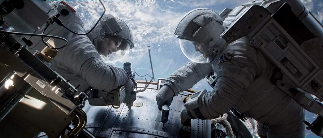 Sandra Bullock et George Clooney perdus dans l'espace dans Gravity