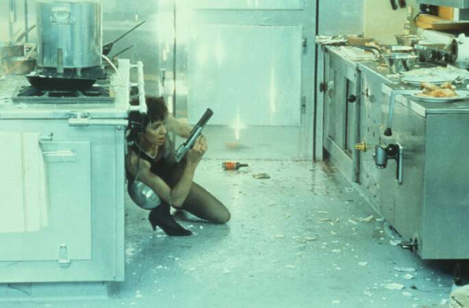 Quatre ans plus tôt, Luc Besson avait transformé Anne Parillaud en Nikita, une des premières femmes tueuses à gages
